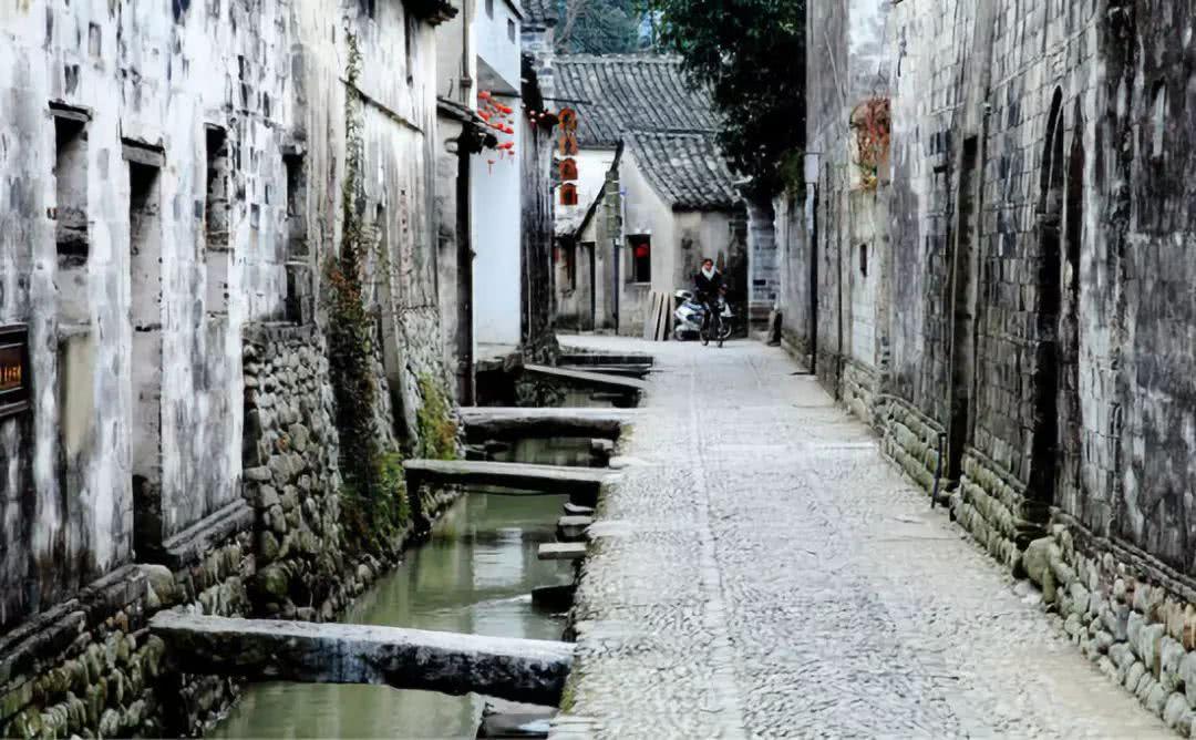 美的家用中央空调：领航家居舒适度，冠名华夏家博会10城展会
